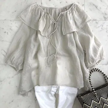 새상품급 프릴 칼라 라미 블라우스 오분 소매 베이지 리본 넉넉한 시어