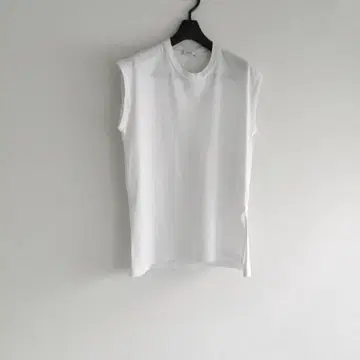 CLANE 클라네 SIDE SLIT NOSLEEVE TOPS 화이트 2