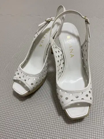 DIANA 화이트 샌들 23.5cm