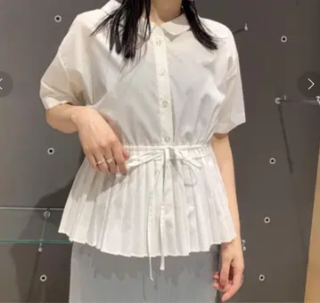 레이빔즈 플리츠 절개 셔츠 블라우스