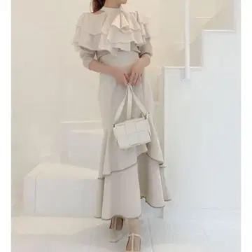 dazzlin 파이핑 프릴 스커트 화이트