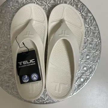 TELIC Recovery Footwear 화이트 플립플랍 미사용 새상품