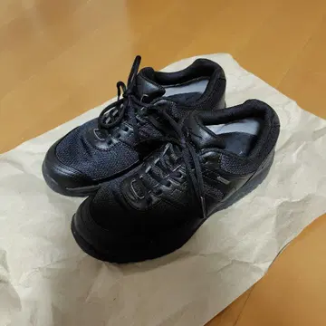 Mizuno B1GA140009 블랙스 스니커즈 25.5cm