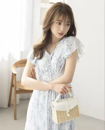 tocco closet 펄 장식 넥 리본 수채화 라인 플라워 원피스