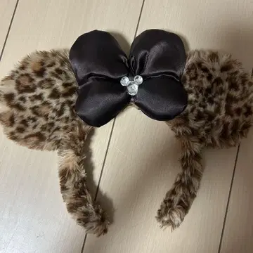 레오파드 무늬 귀가 달린 머리띠