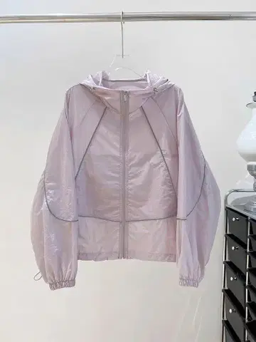 연보라색 후드 부착 마운틴 후드티