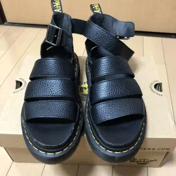 새상품급 닥터마틴 샌들 38