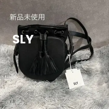 SLY 블랙 숄더백 태슬