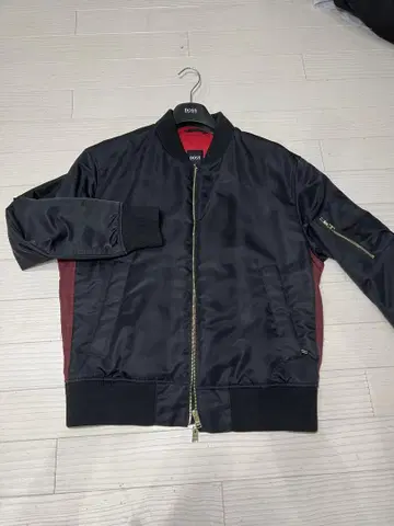 HUGO BOSS MA-1 스타일 자켓
