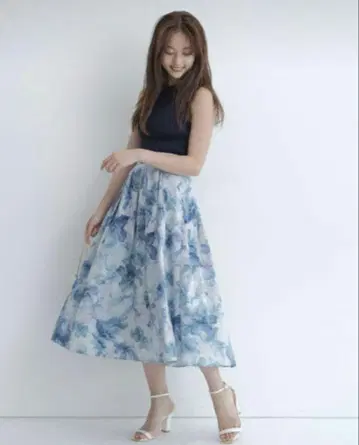 리랜드트루 꽃무늬 롱 플레어 스커트