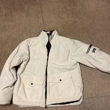TOMMY JEANS 화이트 다운 자켓 L 사이즈