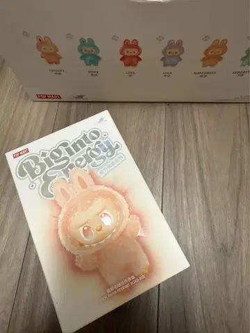 LABUBU THE MONSTERS 에너지에 푹 빠져 있어요