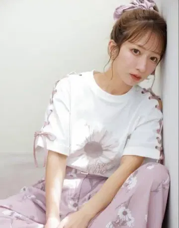 Ange Charme 리본 포함 티셔츠