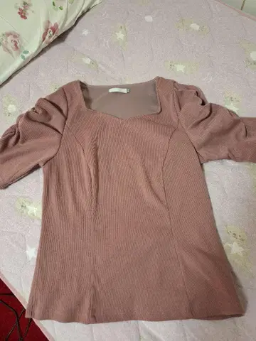 overE 스퀘어 넥 퍼프 슬리브 상의 핑크