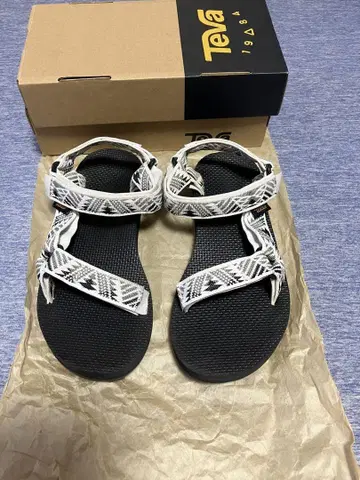Teva Universal 샌들 6 화이트/블랙