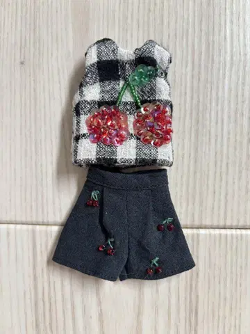 네오 브라이스 아웃핏 옷 갈아입기 체리 패턴 2개 세트