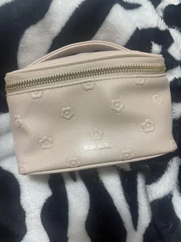 MARY QUANT 꽃무늬 엠보싱 파우치