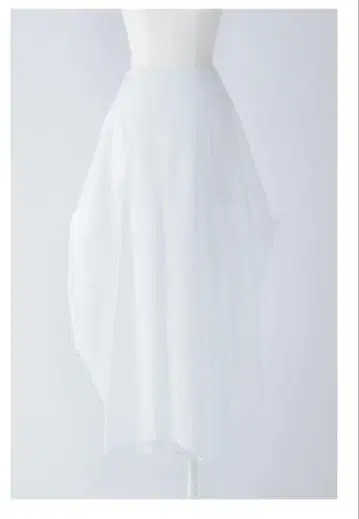 화이트 비대칭 플레어 스커트