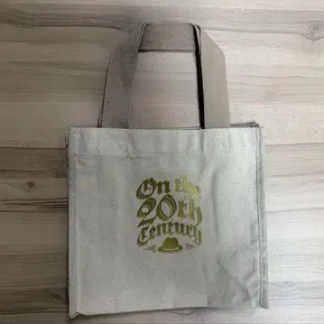 20세기 호를 타고 런치 토트