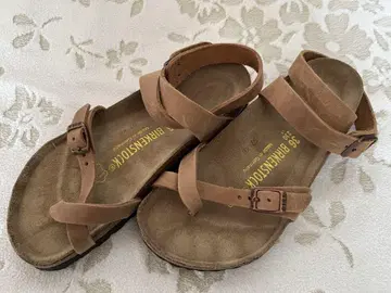 BIRKENSTOCK YARA 샌들