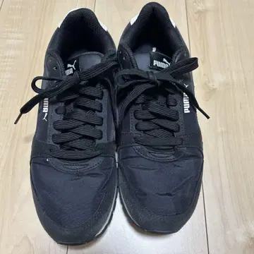 푸마 블랙 스니커즈
