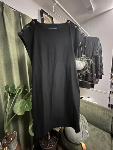 Spick and Span 블랙 슬리브리스 튜닉