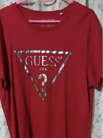 GUESS 레드 티셔츠 L