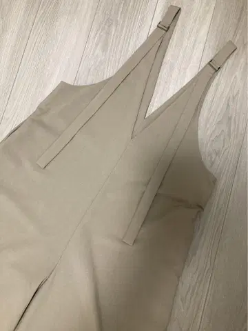 CLOCHE [크로셰] 2WAY V넥 살로펫 베이지