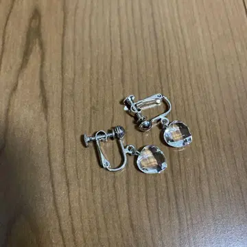 하트 모양 크리스탈 참 귀찌