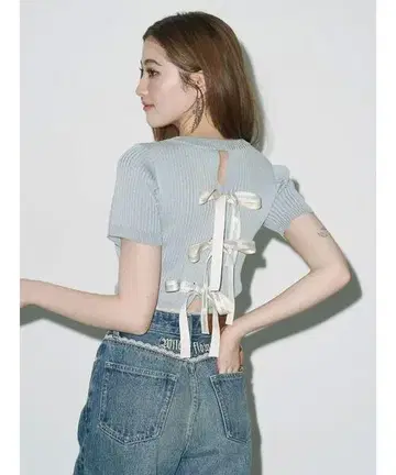 하프 슬리브 백 오픈 리본 니트 탑