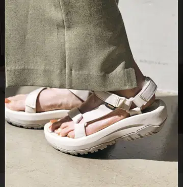 Teva HURRICANE XLT2 스포츠 샌들 베이지