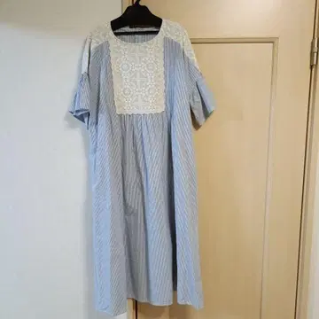 레이스 장식 블루 화이트 스트라이프 원피스