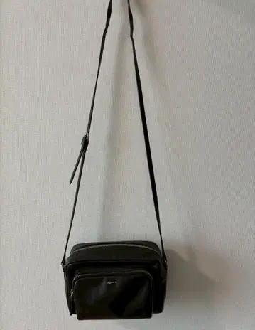 에네스베 가죽 숄더백 블랙