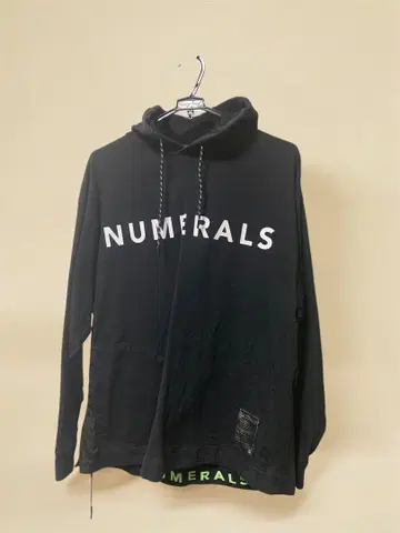 NUMERALS 블랙 후드티