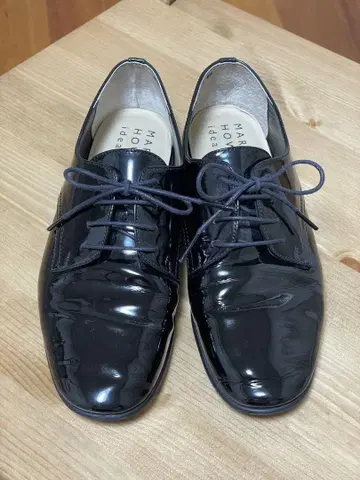 마가렛 호웰 블랙 에나멜 슈즈 레이스업 슈즈
