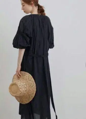 MADEMOISELL ROPE 마드모아젤 로페 카프탄 원피스 자수