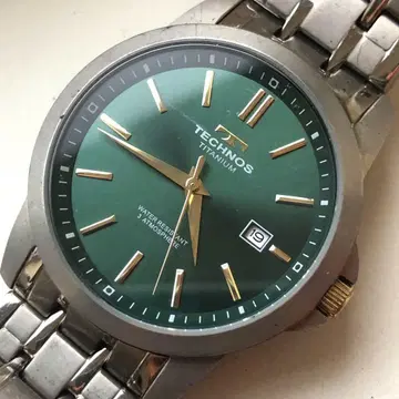 TECHNOS 티타늄 그린 다이얼 손목시계
