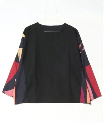 antique 안티카 아트 패턴 돌먼 슬리브 블라우스 FREE 블랙 계열