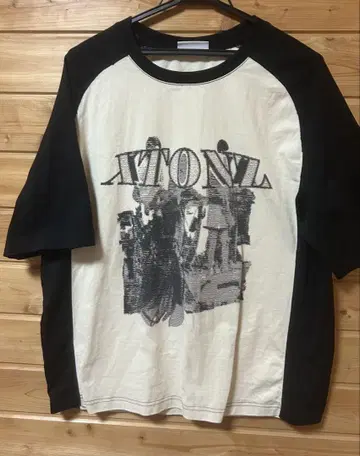 XTONZ 그래픽 프린트 티셔츠