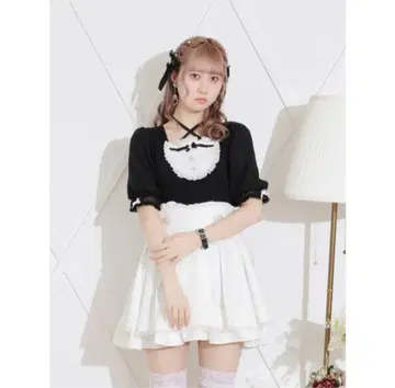 백 레이스업 시어 레이스 티셔츠 noemie