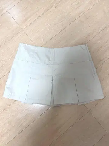 ZARA 자라 베이지 플리츠 스코트 M 사이즈 새상품급 미사용 새상품급
