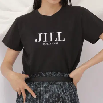 질 바이 질 스튜어트 JILLSTUART 자수 로고 티셔츠 블랙
