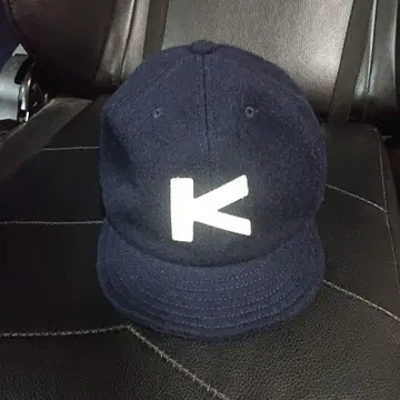 KAVU 네이비 울 캡 K 자수