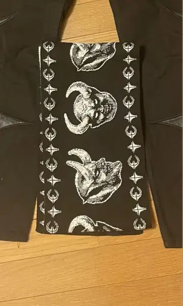 서그클럽 TC Satan 머플러
