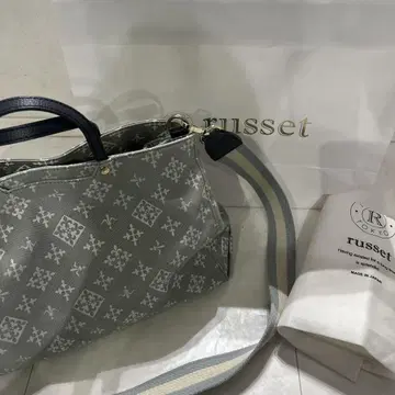 러셋 숄더백