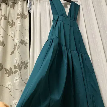 스콧 클럽 슬리브리스 티어드 원피스 딥 그린 올리브 반값