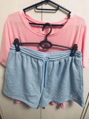 티셔츠와 숏팬츠 코디