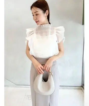 SNIDEL Sustainable 셔링 시어 블라우스
