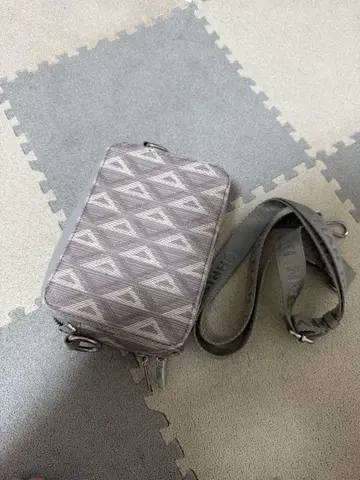 기하학 패턴 스마트폰 숄더백