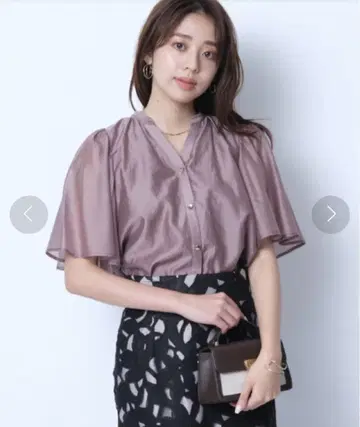저스길리티 플레어 슬리브 블라우스